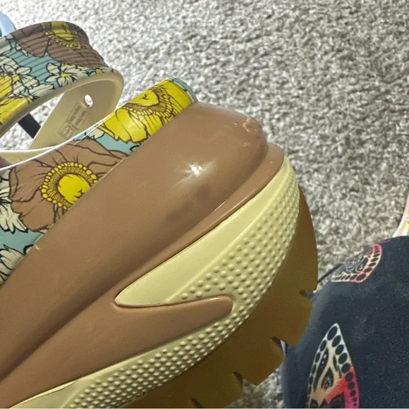 CROCS Mega Crush Retro Floral Sandals Vanilla Cork Size Men’s 8 Women’s 10 - Picture 12 of 12
